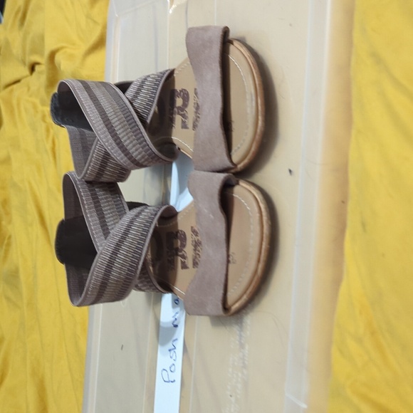 Sorel Sandals - Picture 3 of 3